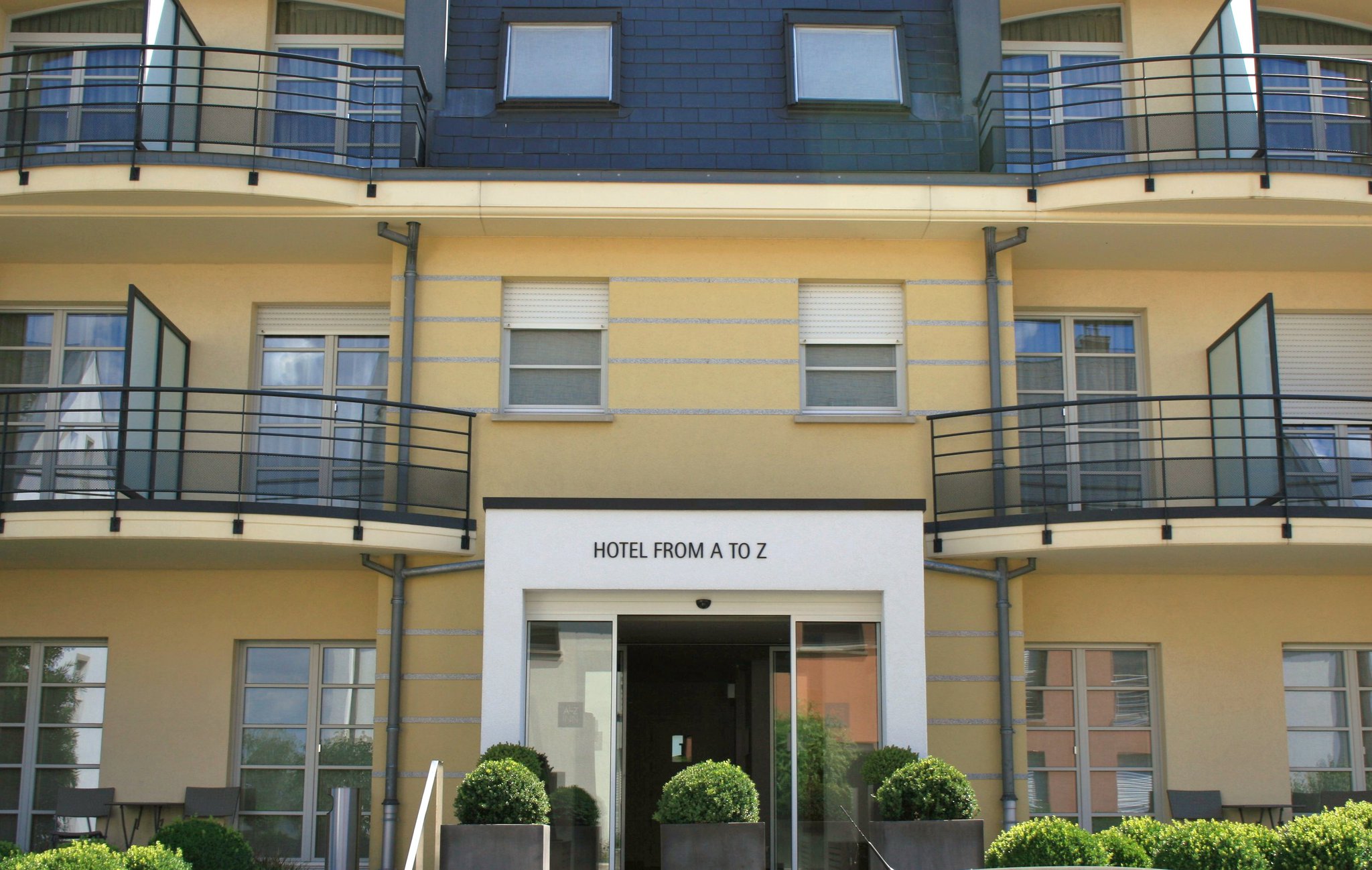 Hotel Alzinn entrance
